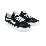 Zapatillas Vans SK8 Low negras con detalles en blanco, cordones blancos y suela de goma blanca.