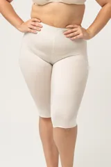 Calza biker modeladora confeccionada en lycra negra.