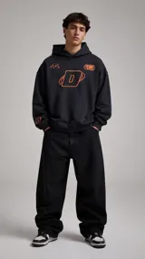 Hoodie negro de corte oversize con capucha, confeccionado en algodón. Presenta un diseño gráfico estampado en color naranja en el pecho y en la manga derecha.