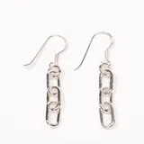 Par de aros colgantes plateados con gancho y cadena de tres eslabones rectangulares.