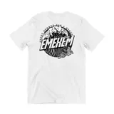 Remera de algodón con diseño gráfico estampado en la espalda que presenta una ola, un pez koi y la inscripción 'Every summer has a story'.