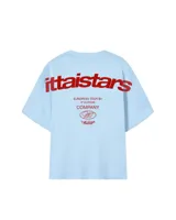 Remera celeste de corte holgado con estampado en rojo en la espalda con el texto "ittaistars", "European Tour by Ittai Stars Company" y el logo de la marca.