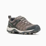 Zapatillas de senderismo Merrell Accentor 3 para mujer, color marrón y gris. Confeccionadas en cuero de gamuza y malla transpirable, con cordones y correas reciclados. Cuentan con puntera de goma protectora, forro de malla reciclada, plantilla de espuma EVA reciclada y suela de goma con tracción duradera.