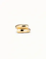 Anillo dorado con forma tubular que se cierra en el centro.