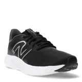Championes de running New Balance modelo 411 V3, color negro con detalles en gris y suela blanca. Confeccionados en tejido de malla transpirable, cuentan con el logo de la marca en el lateral y cierre mediante cordones.