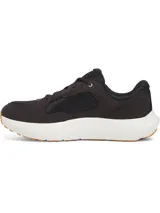 Championes de running Under Armour modelo Charged Versurge, color negro con suela blanca y base de goma color caramelo. Presentan una parte superior de malla con revestimientos de gamuza sintética y logo de la marca en el talón.