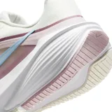 Championes Nike Downshifter 14 para running, color negro con detalles en blanco, con capellada de malla transpirable y suela de goma.