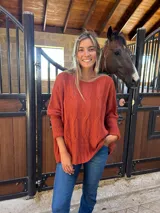 Buzo oversize color terracota, con diseño de ochos en el frente y liso en la espalda.