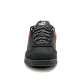 Championes Caterpillar modelo Pause Retro, de diseño urbano y minimalista. Presenta una capellada negra que combina cuero y lona, con una franja lateral en color rojo vibrante. Cuenta con cordones jaspeados, suela de goma con textura hexagonal y el logo de la marca en la lengüeta.