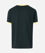 Remera de algodón color verde oscuro con cuello redondo y bordes de mangas en color amarillo. Presenta un bordado frontal con la palabra Brasil y estrellas en color amarillo.