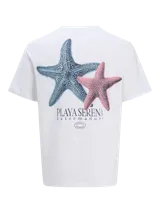 Remera blanca de algodón con cuello redondo y manga corta. Estampado en la espalda con dos estrellas de mar y texto "Playa Serena Extremadura".