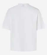 Remera blanca de algodón con cuello redondo, mangas cortas y bordado de lazo negro en la parte delantera.