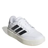 Championes Adidas Courtblock de estilo urbano con plataforma. Presentan un exterior de cuero sintético blanco con las icónicas tres tiras laterales en color negro y suela tipo cupsole de caucho.