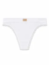 Vedetina blanca de diseño acanalado con detalles de encaje en los bordes y una pequeña etiqueta de la marca en la cintura.