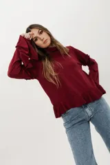 Remera color bordó de algodón peletizado súper suave, de corte amplio y sisa caída.