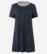Camisón corto de manga corta, corte recto y cuello redondo con viés contrastante. Estampado de lunares blancos sobre fondo azul marino.