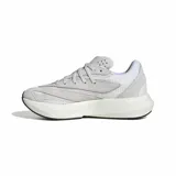 Championes Adidas Lightblaze de diseño inspirado en el running, confeccionados con exterior de malla textil y sintética en color blanco. Presentan mediasuela con tecnología Lightstrike para mayor amortiguación y suela de caucho para mayor tracción.