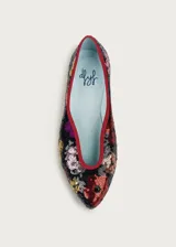 Bailarina de diseño plano con exterior cubierto de lentejuelas que forman un patrón de flores multicolores. Presenta un escote irregular, interior forrado en piel y suela de cuero.