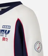 Buzo cerrado masculino de algodón y poliéster, corte boxy, cuello redondo, manga larga, estampa lettering, detalles contrastantes y barras ajustadas.