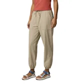 Pantalón Columbia modelo Pinetown Canyon Omni-Shade color beige, de corte relajado con cintura elástica ajustable mediante cordón, bolsillos frontales aplicados, elástico en los puños y tecnología avanzada de repelencia.