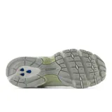 Championes New Balance modelo 530, color blanco con detalles en verde claro y gris, confeccionados en malla y cuero sintético, con tecnología de amortiguación ABZORB.