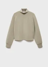 Buzo de cuello perkins y manga larga, con diseño recto y holgado, confeccionado en tejido suave de modal y poliéster.