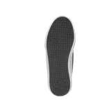 Zapatillas de skate éS modelo Caspian, color negro con detalles en blanco.