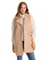 Chaleco largo de paño marca Barrington, color negro, con cuello solapa, cierre frontal con botones y bolsillos delanteros aplicados.