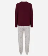 Pijama largo compuesto por una blusa de manga larga en color bordó con estampado frontal de texto y un pantalón con cintura elástica y estampado de lunares.