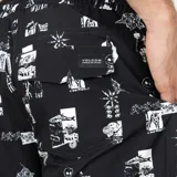 Short de baño Volcom Surge negro con estampado gráfico en blanco y cordón ajustable en la cintura.
