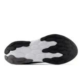 Championes New Balance modelo 520 para hombre, color negro con detalles en gris y blanco. Capellada de malla transpirable y material sintético, entresuela Fresh Foam para amortiguación y suela de goma.