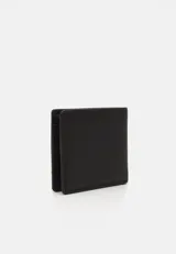 Billetera Carhartt WIP Vegas Billfold de color negro, con diseño plegable y el logotipo de la marca impreso en la parte inferior frontal en color plateado.