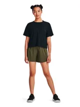 Remera deportiva de manga corta con cuello redondo, confeccionada en tejido ultrasuave y transpirable con elasticidad en cuatro direcciones.