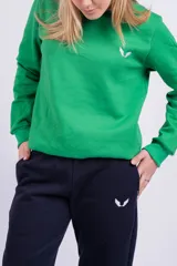 Buzo negro de algodón de corte clásico con cuello redondo y mangas largas. Tiene un pequeño logo bordado en el pecho.