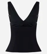 Blusa sin mangas, con frente única confeccionada en bengalina color negro. La prenda tiene escote v y breteles ajustables.