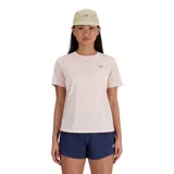 Remera deportiva New Balance color rosa claro con logo reflectante en el pecho.