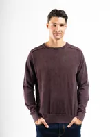 Buzo de punto 100% algodón, color borgoña con efecto lavado, de corte clásico y detalle de costura en el hombro. Tiene cuello redondo de 1,5 cm, y puños y pespunte inferior de 8 cm.