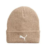 Gorro tipo beanie de punto acanalado en color beige, con vuelta en el borde y logo de Puma bordado en blanco en la parte frontal.