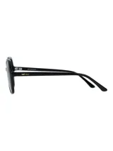 Lentes de sol RKF modelo Bolonia, con armazón de acetato de celulosa negro de diseño cuadrado y lentes oscuros polarizados con protección UV.