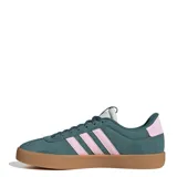 Championes Adidas VL Court 3.0 para mujer, color verde con detalles en rosa y suela marrón.