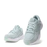 Championes deportivos Under Armour modelo Edge Suede, color verde menta, con diseño de paneles en gamuza y malla. Presenta el logo de la marca en el lateral y suela con tecnología Charged Cushioning.