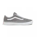 Championes Vans modelo Skate Old Skool, color gris, con diseño clásico de caña baja, paneles de gamuza y lona, banda lateral característica en color blanco y suela de goma vulcanizada.