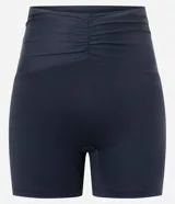 Bermuda ciclista deportiva de microfibra color negro, con diseño ajustado al cuerpo y cintura fruncida.