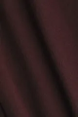 Pantalón ajustado de punto fino en color bordó, de tiro alto con elástico revestido en la cintura y diseño de piernas acampanadas.