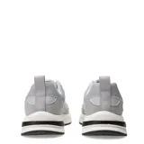 Championes urbanos Umbro Refine para hombre, de color gris y blanco, con detalles plateados y suela chunky de goma.