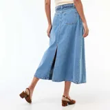 Falda larga de denim en tono azul medio, con corte recto, cintura alta y cinturón del mismo tejido incluido.