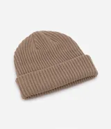 Gorro de lana acrílica con textura acanalada y borde inferior plegado.