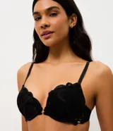 Soutien push up de poliamida negra, con tazas recubiertas de tul transparente y bordado geométrico, breteles regulables y cierre posterior.