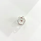 Aro trepador de plata 950, con diseño geométrico y cierre a presión.