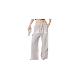 Pantalón de pijama a rayas finas en tonos beige y blanco, de corte recto y holgado. Cuenta con cintura elástica ajustable con cordón grueso blanco y el texto impreso "JE T'AIME EME STUDIOS" en el frente.